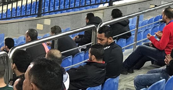 صورة.. مدرجات استاد القاهرة تجمع ظهير الأهلى مع حارس سموحة