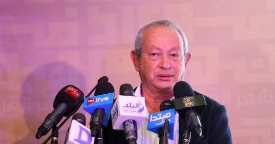 نجيب ساويرس: "اللى يتآمر على محمد صلاح يموت بحقده وطز فيه"