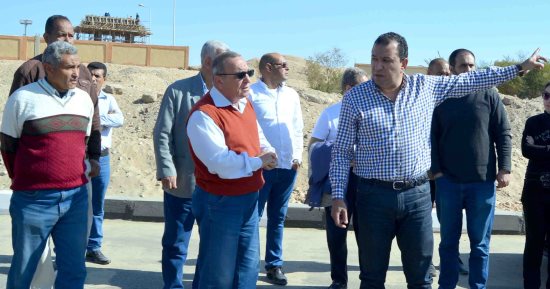 صور.. محافظ الأقصر يتفقد موقع بناء مركز لذوى الاحتياجات الخاصة بمدينة الطود
