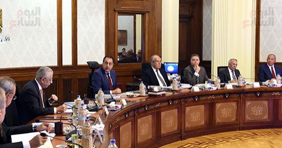 بدء اجتماع مجلس المحافظين برئاسة القائم بأعمال رئيس الوزراء (صور)