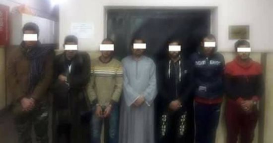 نيابة أسيوط تأمر بحبس 7 أشخاص متهمين بسرقة بطاريات أول هاتف محمول بمصر