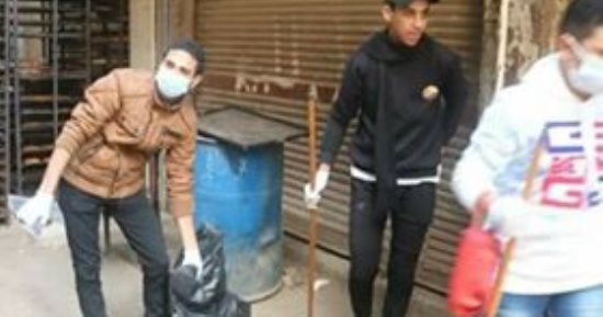 قارئ يشارك بمجموعة صور لمبادرة شباب بتنظيف الشوارع بحى دار السلام