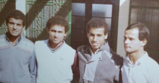 شاهد.. الشبه الكبير بين نجم الأهلى ومحمد صلاح فى مرحلة الشباب