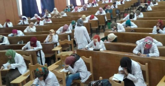 بدء امتحانات نصف العام الدراسى بطب بيطرى بنها