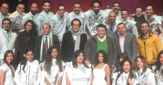 صور.. فاروق حسنى يشاهد العرض المسرحى "سلم نفسك"