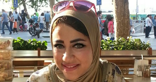 صور.."رحمة" نامت حزينة فاستيقظت مشلولة وتنتظر مليون جنيه لجراحة فى تايلاند