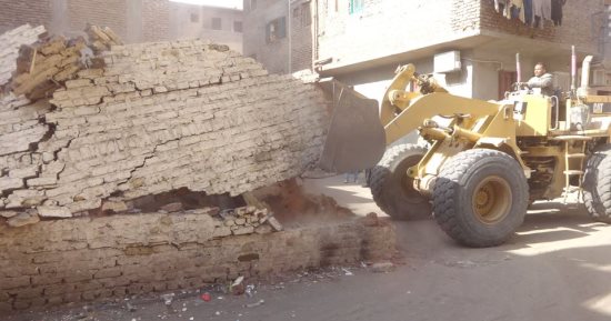 مجلس مدينة الأقصر ينفذ 9 قرارات إزالة لمبانى مخالفة بدون تراخيص