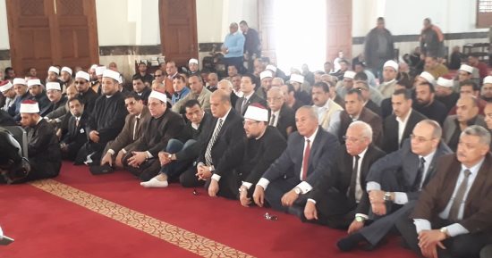 صور .. بدء شعائر صلاة الجمعة فى بورسعيد بحضور وزير الأوقاف 