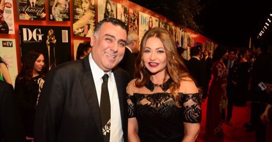 تامر حبيب يتسلم جائزة الجمهور لأفضل سيناريست ويغنى ٣ دقات 
