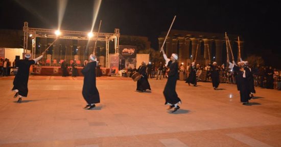 صور.. عروض لفرقتى أسيوط والأقصر للفنون الشعبية بمهرجان التحطيب