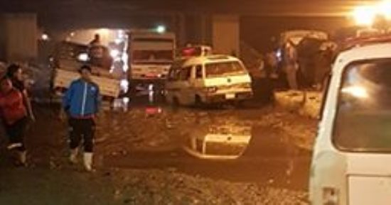 صور.. مياه الصرف الصحى تغرق أسفل الدائرى بجزيرة محمد فى وراق العرب