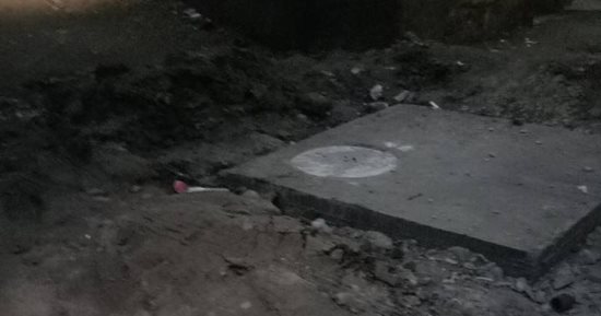 صور.. اضبط مخالفة.. حفرة تهدد حياة المواطنين أمام مدرسة بمنيا القمح