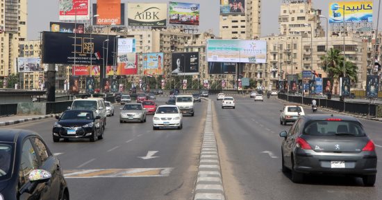 النشرة المرورية.. انتظام حركة السيارات بمحاور وميادين القاهرة والجيزة