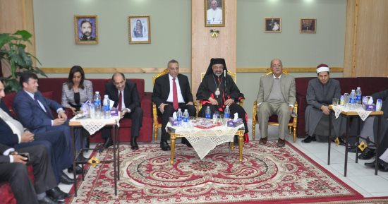 محافظ الجيزة يزور الكنيسة الكاثوليكية لتقديم التهنئة للأقباط بعيد الميلاد