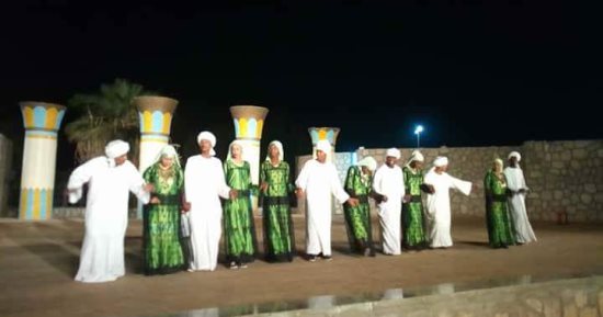 صور.. فرقة توشكى للفنون التلقائية تحيى الليالى الثقافية بأسوان