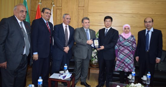 وفد جامعة العاصمة الصينية فى زيارة لجامعة بنها لبحث التعاون بين الجامعتين