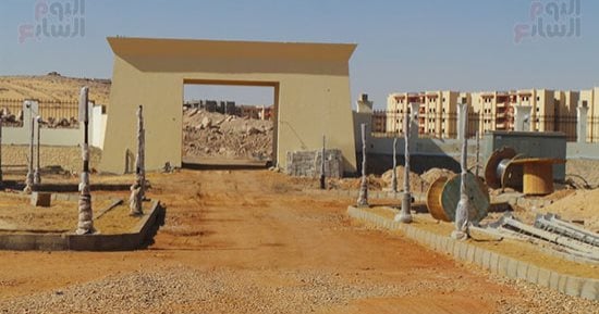 نائب وزير الإسكان يتفقد مشروعات مدينة أسوان الجديدة قبل افتتاحها رسميا 