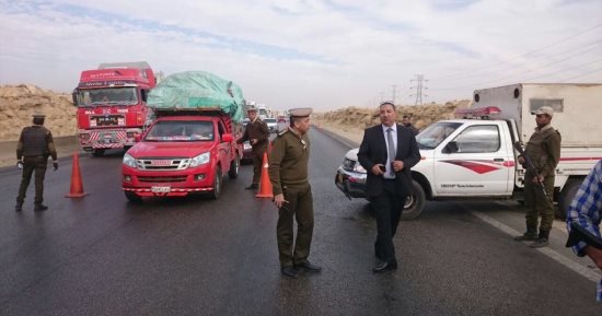 صور.. مدير المرور يقود حملات رادار وفحص متعاطى المخدرات أعلى الطرق السريعة