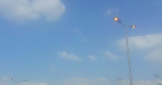 صور.. قارئ يرصد ترك أعمدة الإنارة مضاءة نهارا بالمنيب