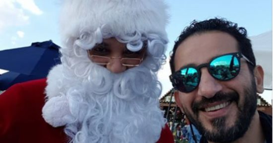 أحمد حلمى يهنئ متابعيه بأعياد الكريسماس وينشر صورة بصحبة "بابا نويل"