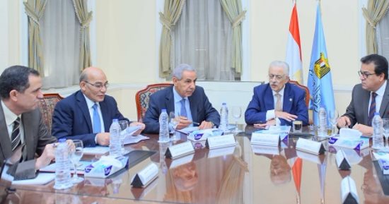 وزير الصناعة: تفعيل دور مجلس التعليم الفنى لنشر الوعى بأهمية العمالة الفنية
