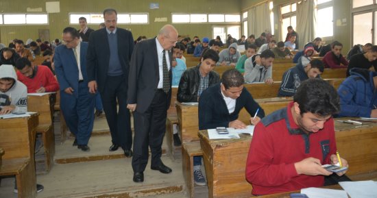 رئيس جامعة الزقازيق يتفقد أعمال الامتحانات   