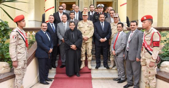 صور.. محافظ الإسكندرية يشيد بالجهود الأمنية لتأمين الكنائس فى الأعياد