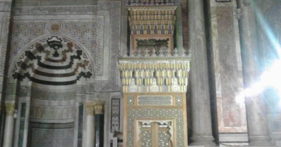 "الرفاعى" مسجد الأولياء ومدفن الملوك يهدده الاهمال.. والمجارى تحاصره