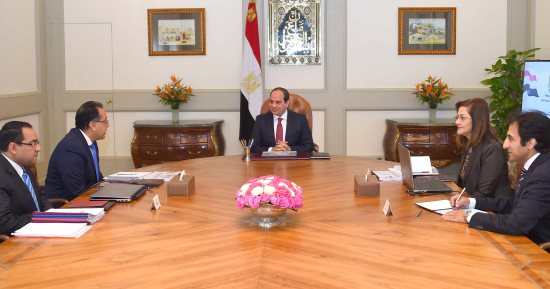 الرئيس السيسي يتابع مؤشرات الاقتصاد ويوجه برفع كفاءة الخدمات الحكومية