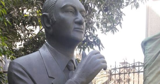 صور.. تعرف على موعد عودة تمثال محمد عبد الوهاب لباب الشعرية