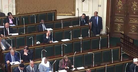 المقاعد الخالية تسيطر على قاعة الجلسة العامة لمجلس النواب اليوم (صور)