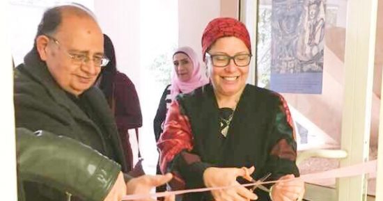 صور.. عميد فنون جميلة الزمالك تفتتح معرض ترنيمة الذهب للدكتورة إسراء ياسر