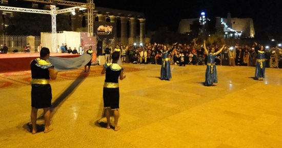 صور.. حضور جماهيرى كبير بمهرجان التحطيب