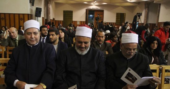 وفد من مجمع البحوث وأوقاف القاهرة يحضر قداس عيد القيامة بالكنيسة الأسقفية