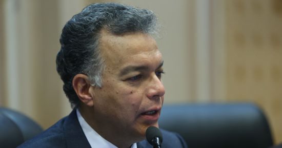 وزير النقل يسافر اليوم للأردن لحضور الجمعية العمومية لشركة الجسر العربى