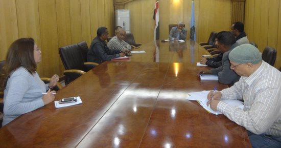  رئيس مدينة الأقصر يبحث أعمال خدمة المواطنين بالمياه والكهرباء 