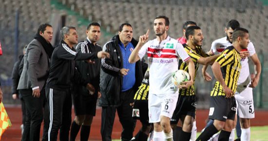 فيديو.. مشادة بين جبر وأحمد على بسبب طارق حامد فى لقاء الزمالك والمقاولون