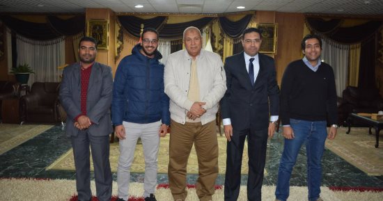 محافظ الوادى الجديد يناقش أعمال لجنة هيئة التنمية الصناعية لفحص المشروعات