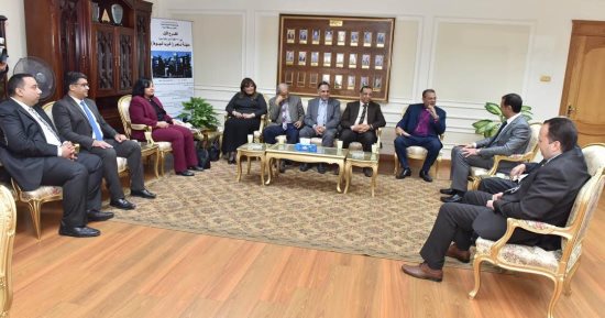 صور.. محافظ أسيوط يستقبل رئيس الطائفة الإنجيلية بمصر ويكرم شيخ الإنجيليين