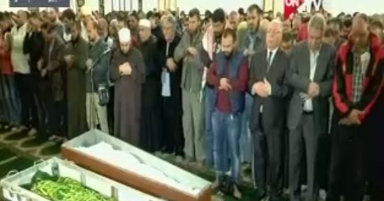وزير الثقافة يؤدى صلاة الجنازة على الراحل صلاح عيسى بمسجد الحصرى