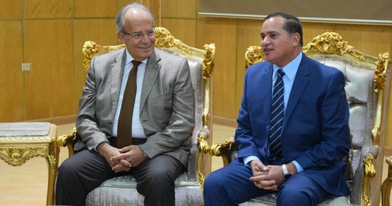 وزير التنمية المحلية يتفقد مشروع إنتاج الألبان واللحوم فى سوهاج