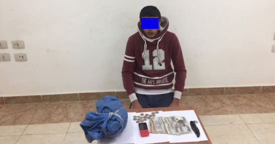 طالب يمزق جسد جارته بـ22 طعنة ويسرق 500 جنيه وهاتفها المحمول بالغربية