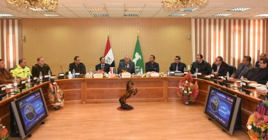 محافظ الشرقية مهددا الشركات المتقاعسة فى المشروعات: سأسحب الأعمال منكم