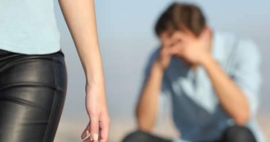 بعد انتحار زوج بسبب طلب زوجته الطلاق.. طبيب نفسى يحلل الحادث.. رومانسية أم تهور