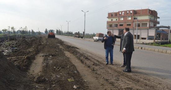 صور.. توسعة وتجميل رافد الطريق الدولى بكفر الشيخ