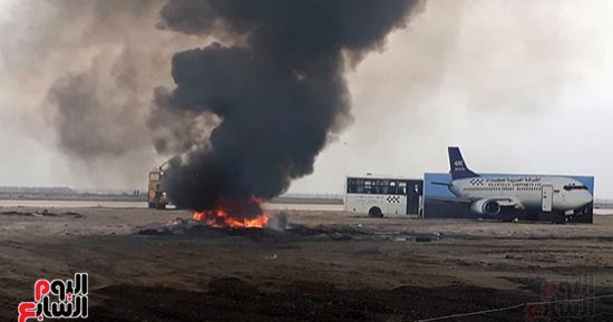 صور.. نجاح التعامل مع مناورة لحريق بإحدى محركات طائرة ركاب فى مطار بورسعيد