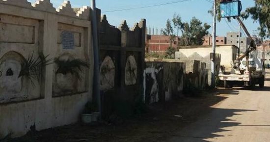 صور.. مقابر دمياط تحولت لوكر لتجارة وتعاطى المخدرات