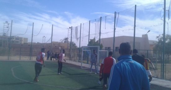 صور.. الرياضة من أجل السلام شعار دورى المصالح الحكومية لكرة القدم بالداخلة