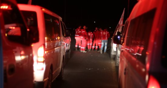 صور.. عمليات إجلاء طبى للصليب الأحمر من الغوطة الشرقية بسوريا