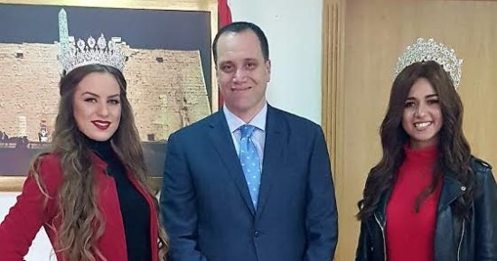 رئيس هيئة تنشيط السياحة يدعو ملكة جمال اليونان لتكون سفيرة مصر ببلادها